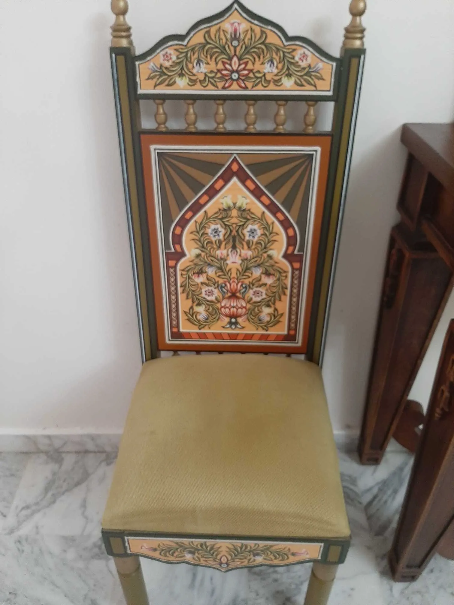 Salon style arabesque 