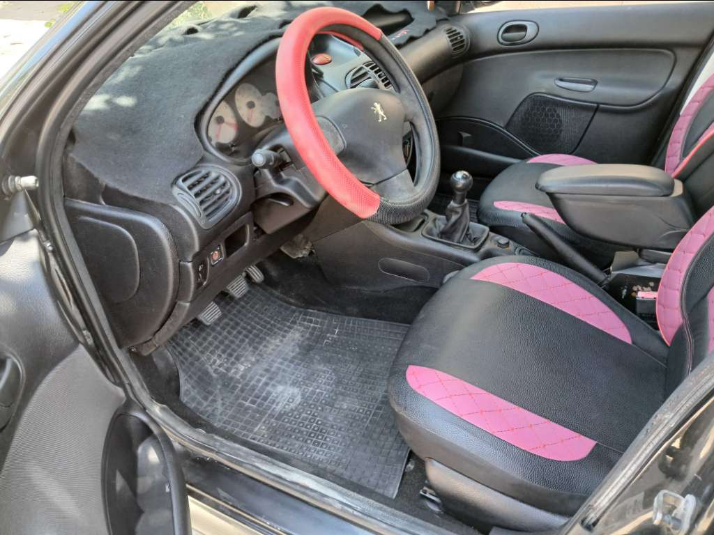 PEUGEOT 206 1er main ESSENCE 