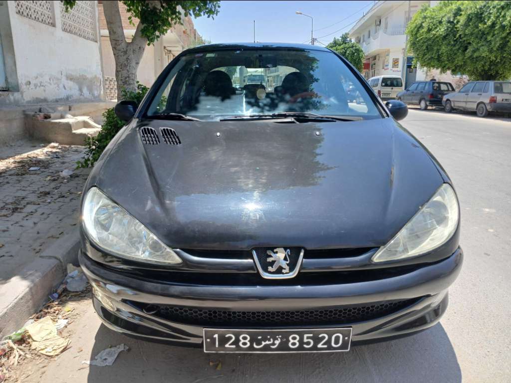 PEUGEOT 206 1er main ESSENCE 