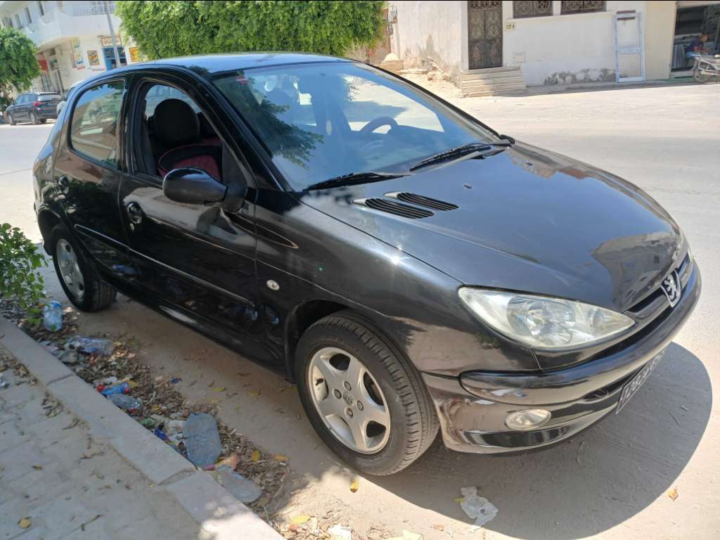 PEUGEOT 206 1er main ESSENCE 