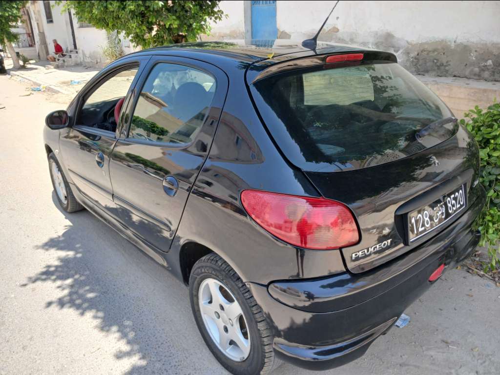 PEUGEOT 206 1er main ESSENCE 