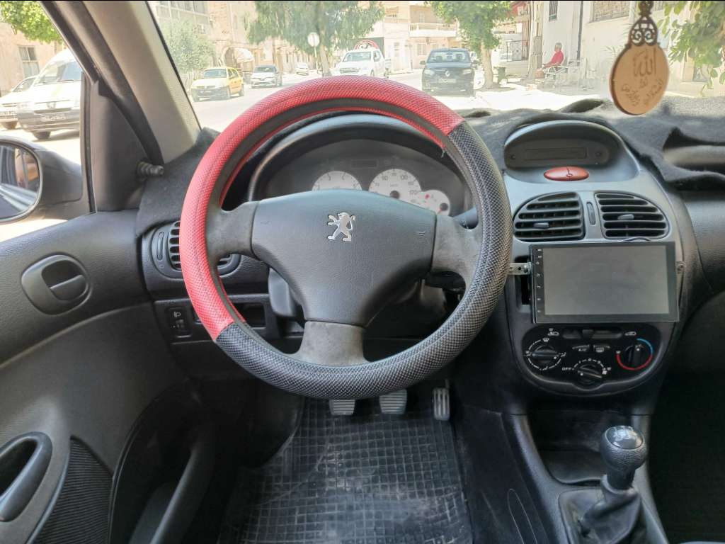 PEUGEOT 206 1er main ESSENCE 