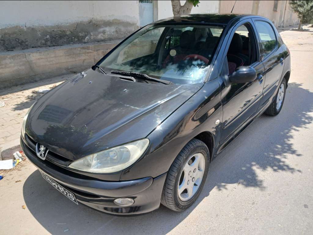 PEUGEOT 206 1er main ESSENCE 