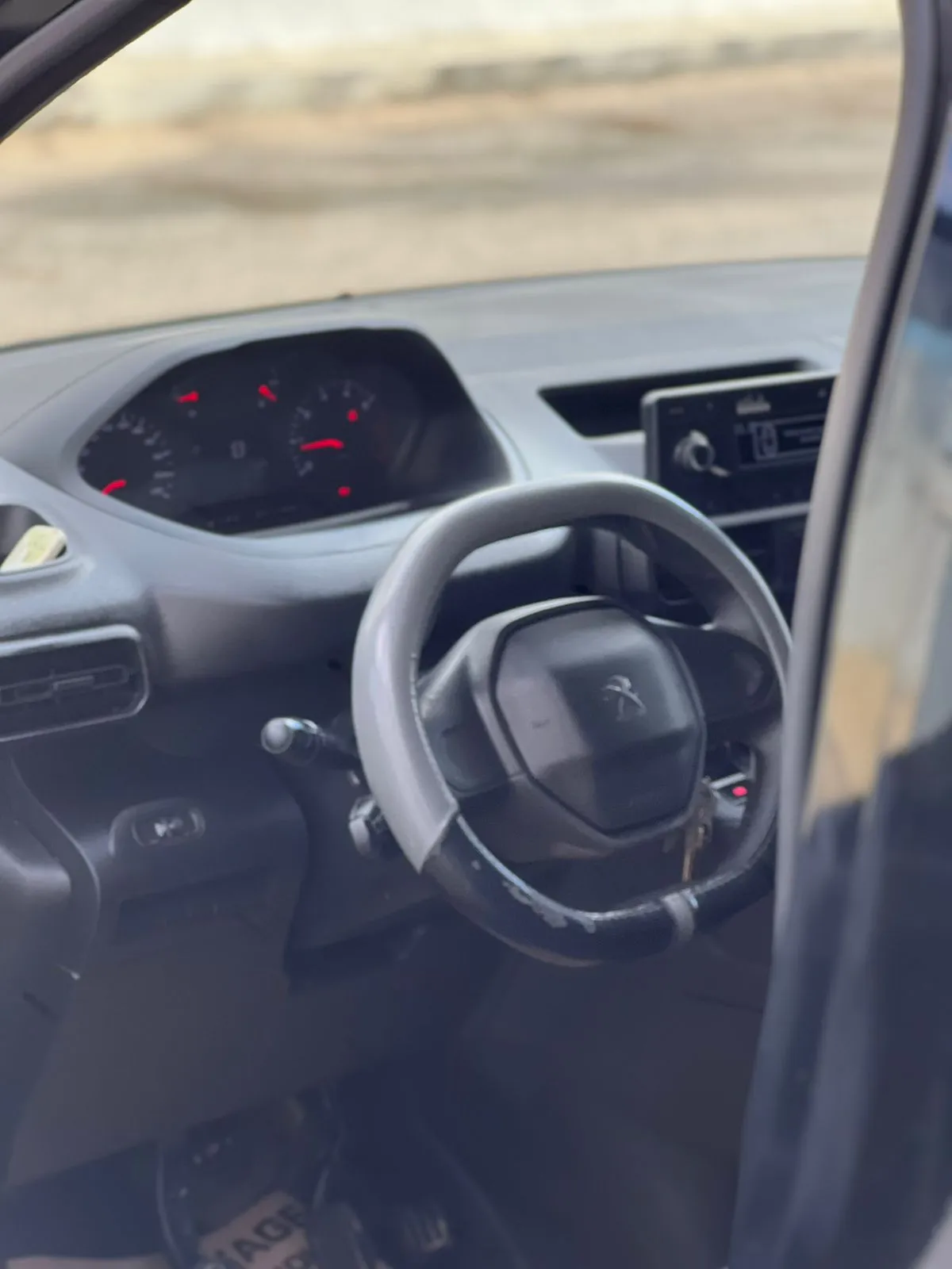 Peugeot partner tout options 