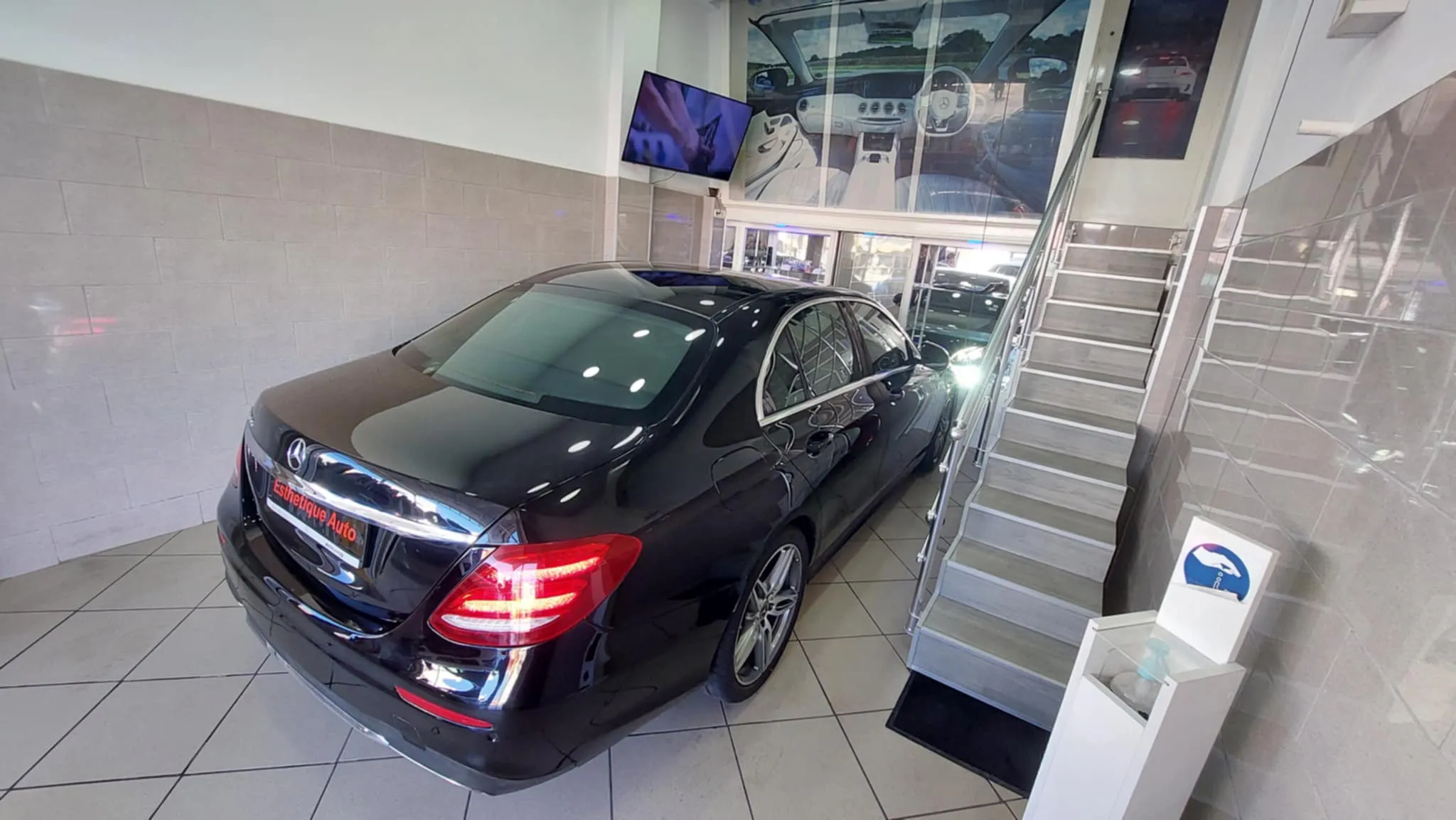 Mercedes-Benz E180 - Tel 98479647 - 21140009 