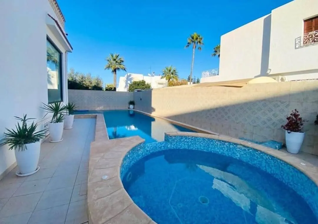 Villa Individuelle Avec Piscine En Vente à Kantaoui, Rue Canari