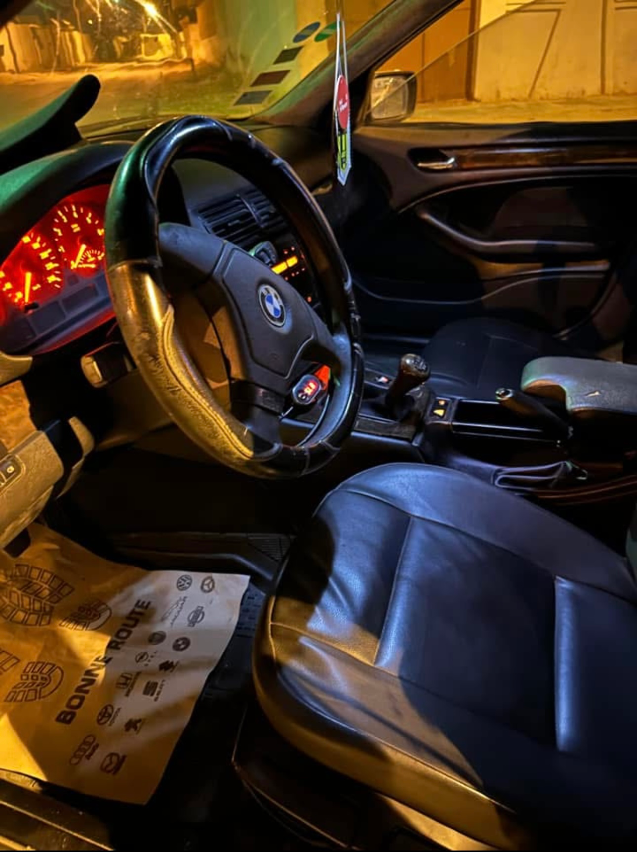 a vendre blw e46 en bon etat moteur m43 tt option climatisé 