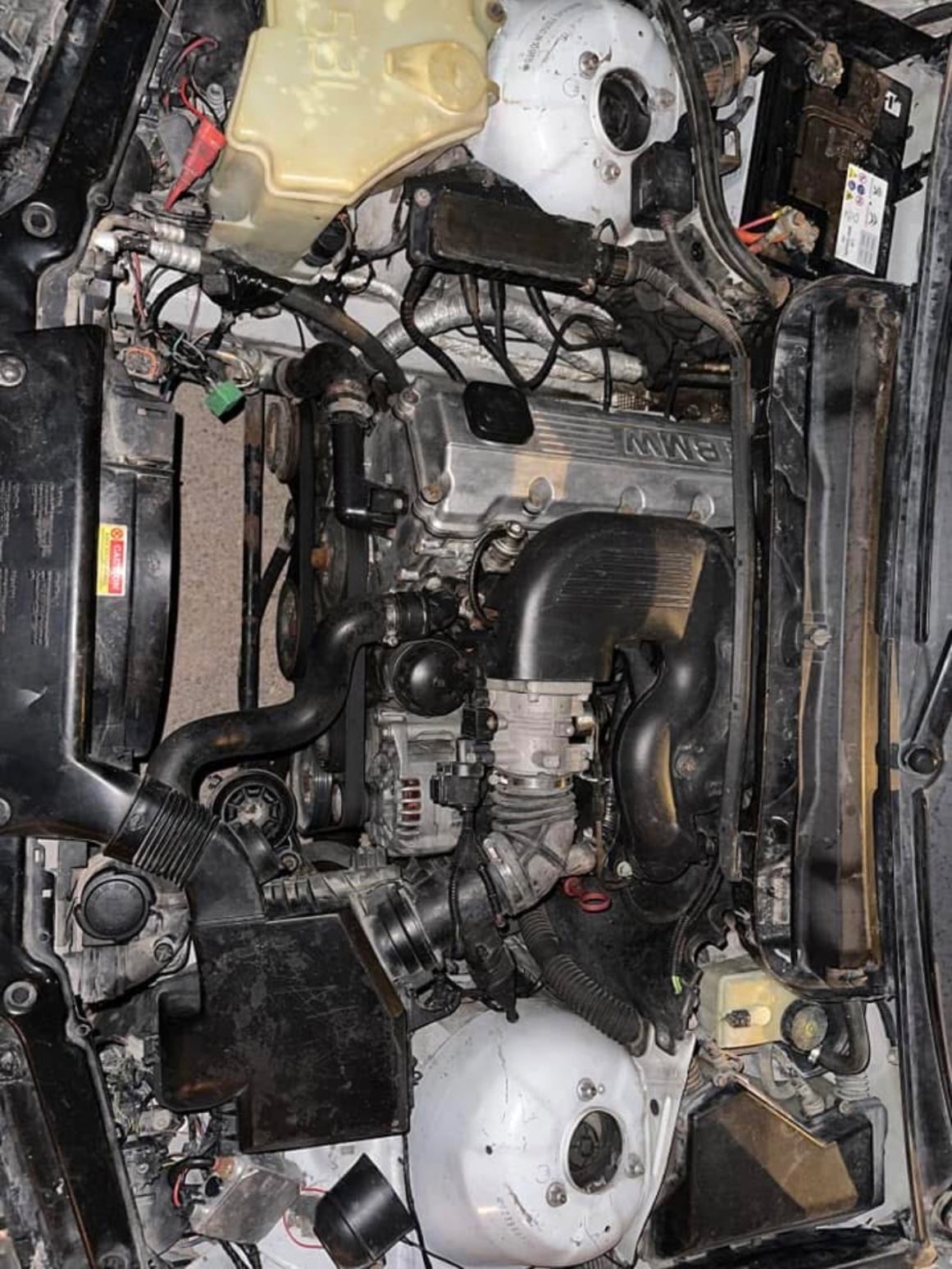 a vendre blw e46 en bon etat moteur m43 tt option climatisé 