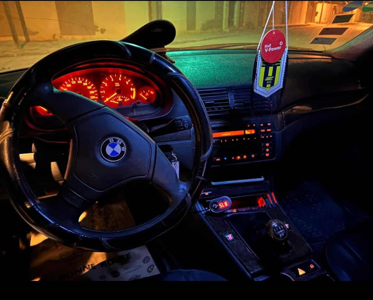 a vendre blw e46 en bon etat moteur m43 tt option climatisé 