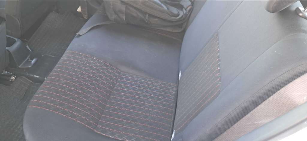 TOYOTA AGYA PREMIÈRE MAIN 