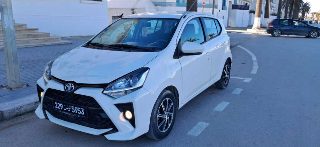 TOYOTA AGYA PREMIÈRE MAIN 