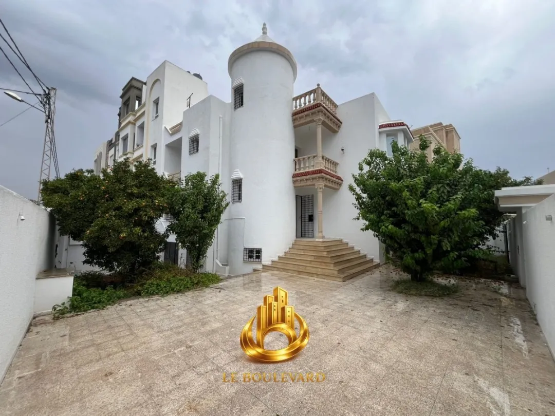A Louer Villa S+5 Avec Jardin à Cité El Riadh, Nabeul