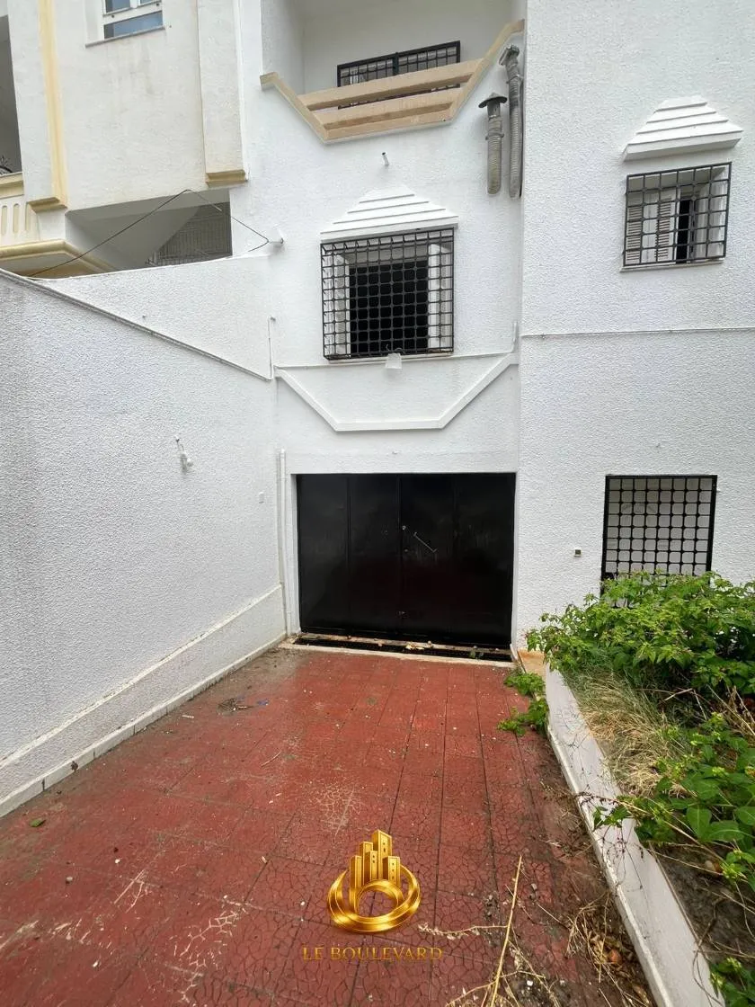 A Louer Villa S+5 Avec Jardin à Cité El Riadh, Nabeul
