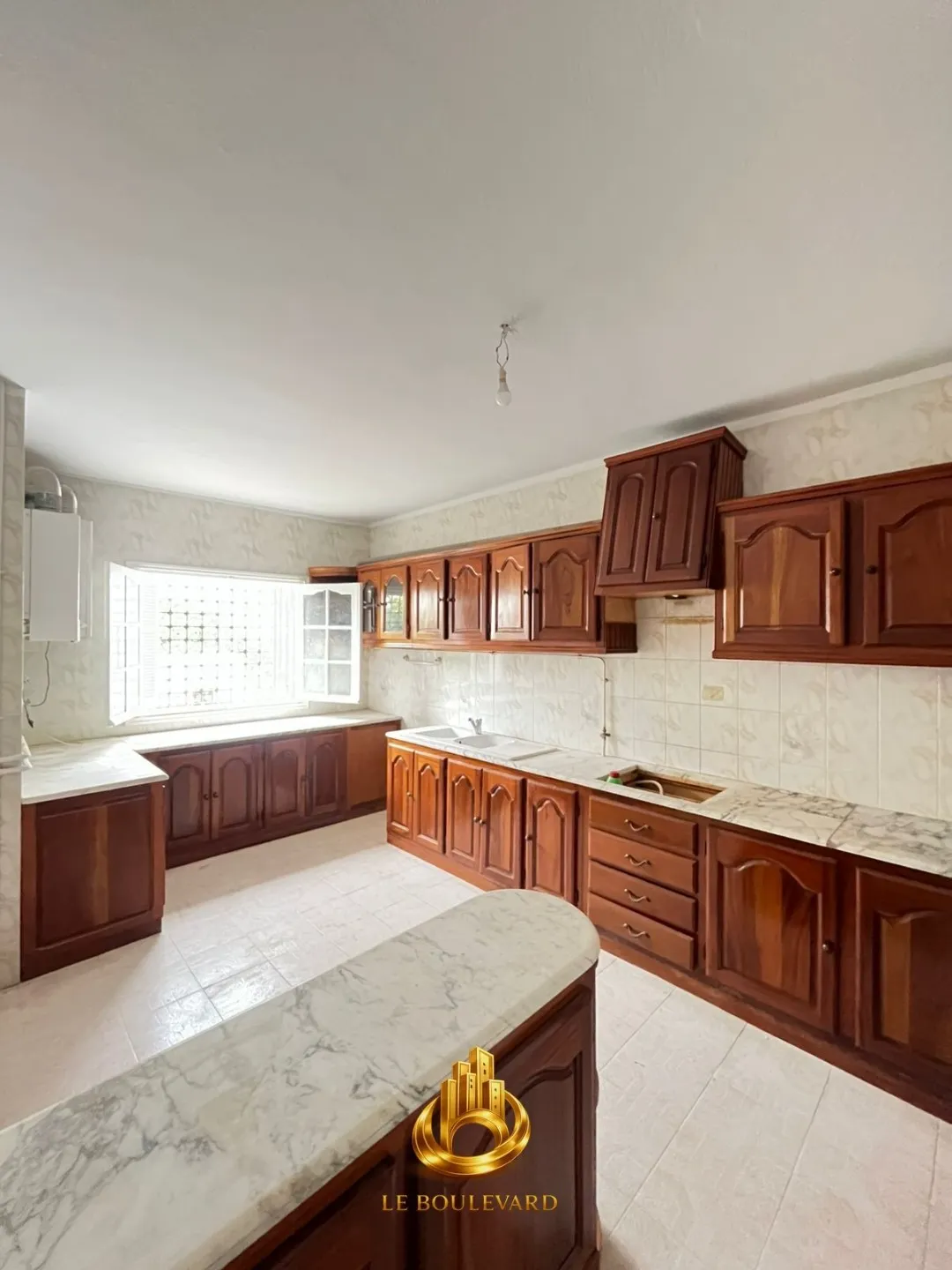 A Louer Villa S+5 Avec Jardin à Cité El Riadh, Nabeul