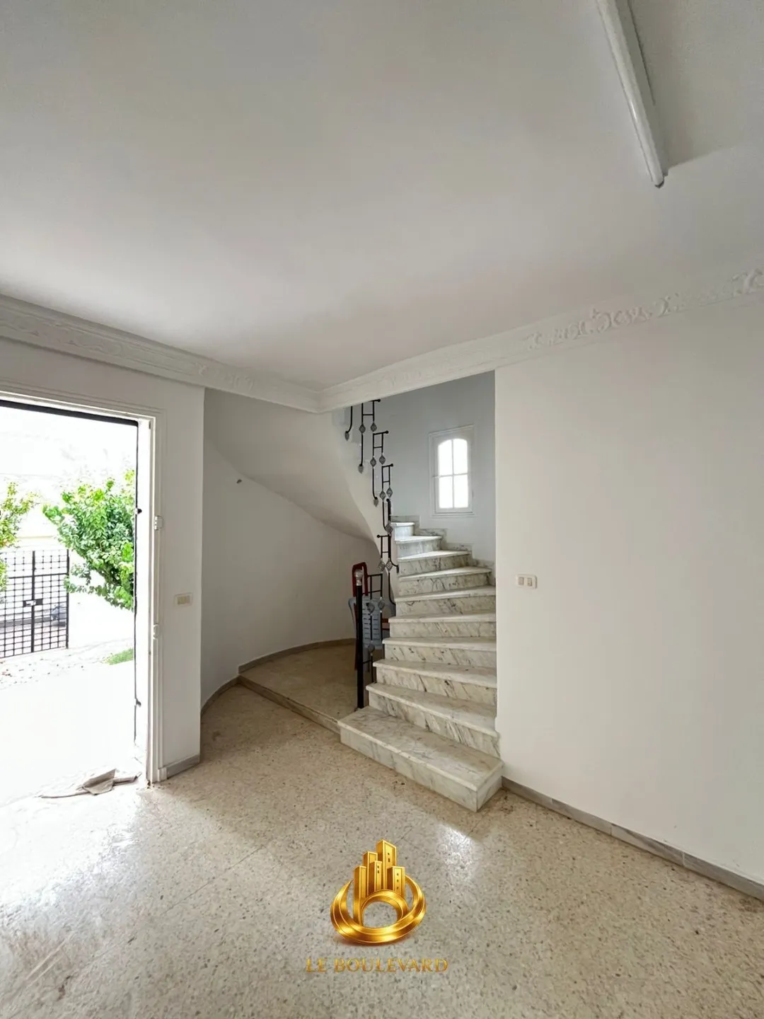 A Louer Villa S+5 Avec Jardin à Cité El Riadh, Nabeul