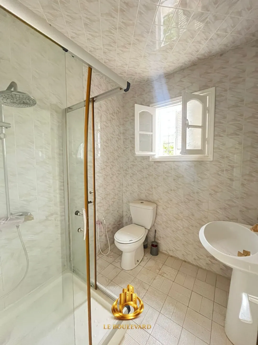 A Louer Villa S+5 Avec Jardin à Cité El Riadh, Nabeul