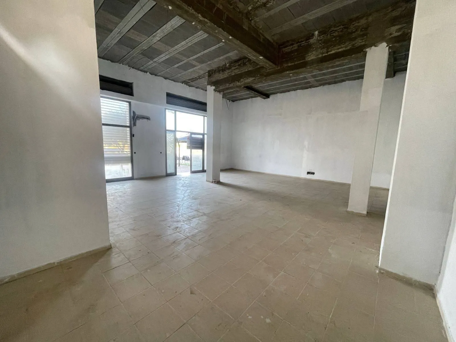 A Louer un local commercial aux Jardins de Carthage