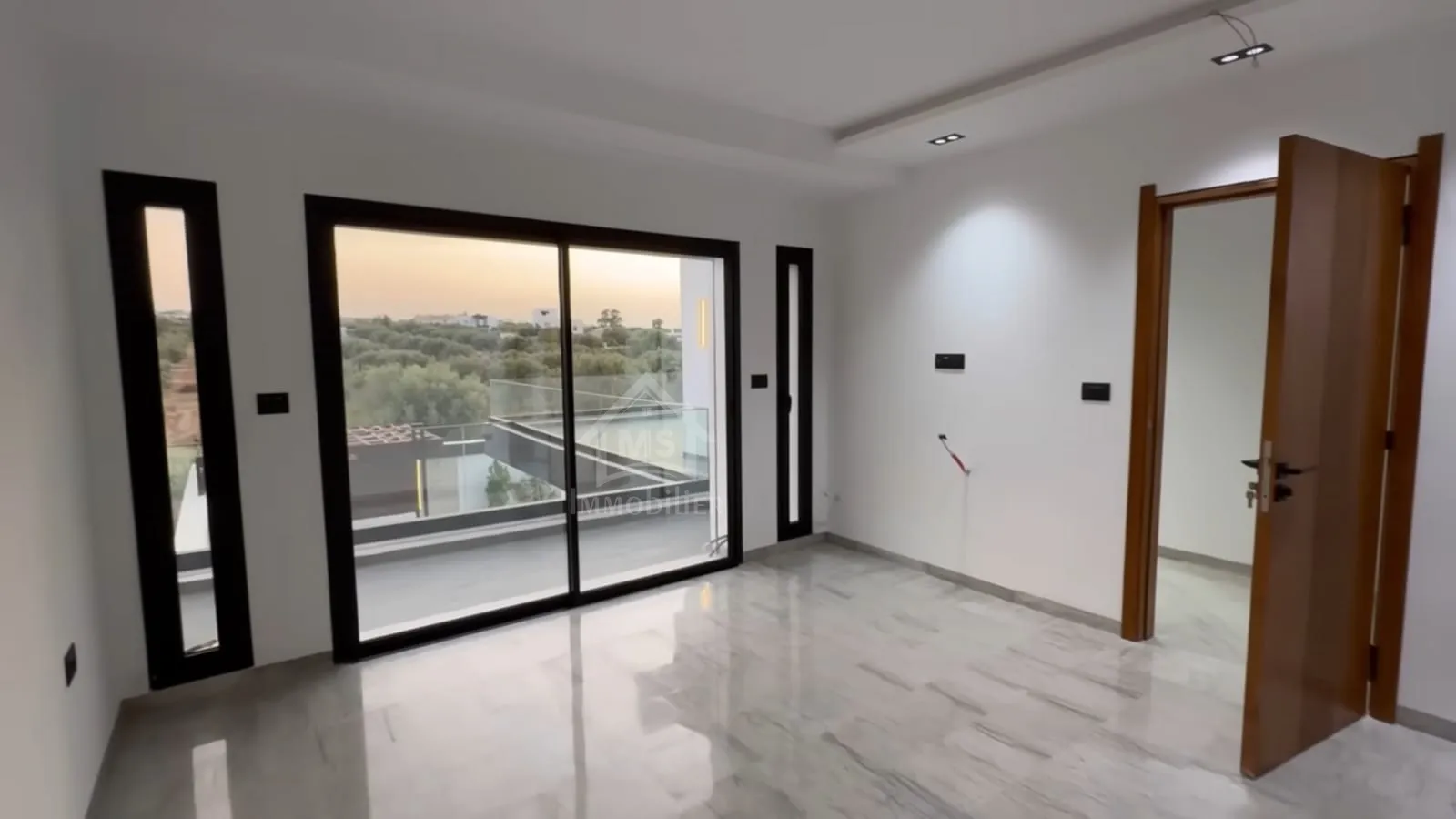 Villa S+4 toute neuve avec piscine à vendre à Hammamet Sud 51355351