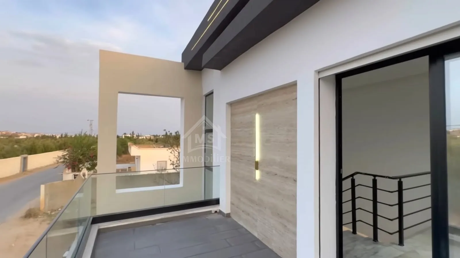 Villa S+4 toute neuve avec piscine à vendre à Hammamet Sud 51355351