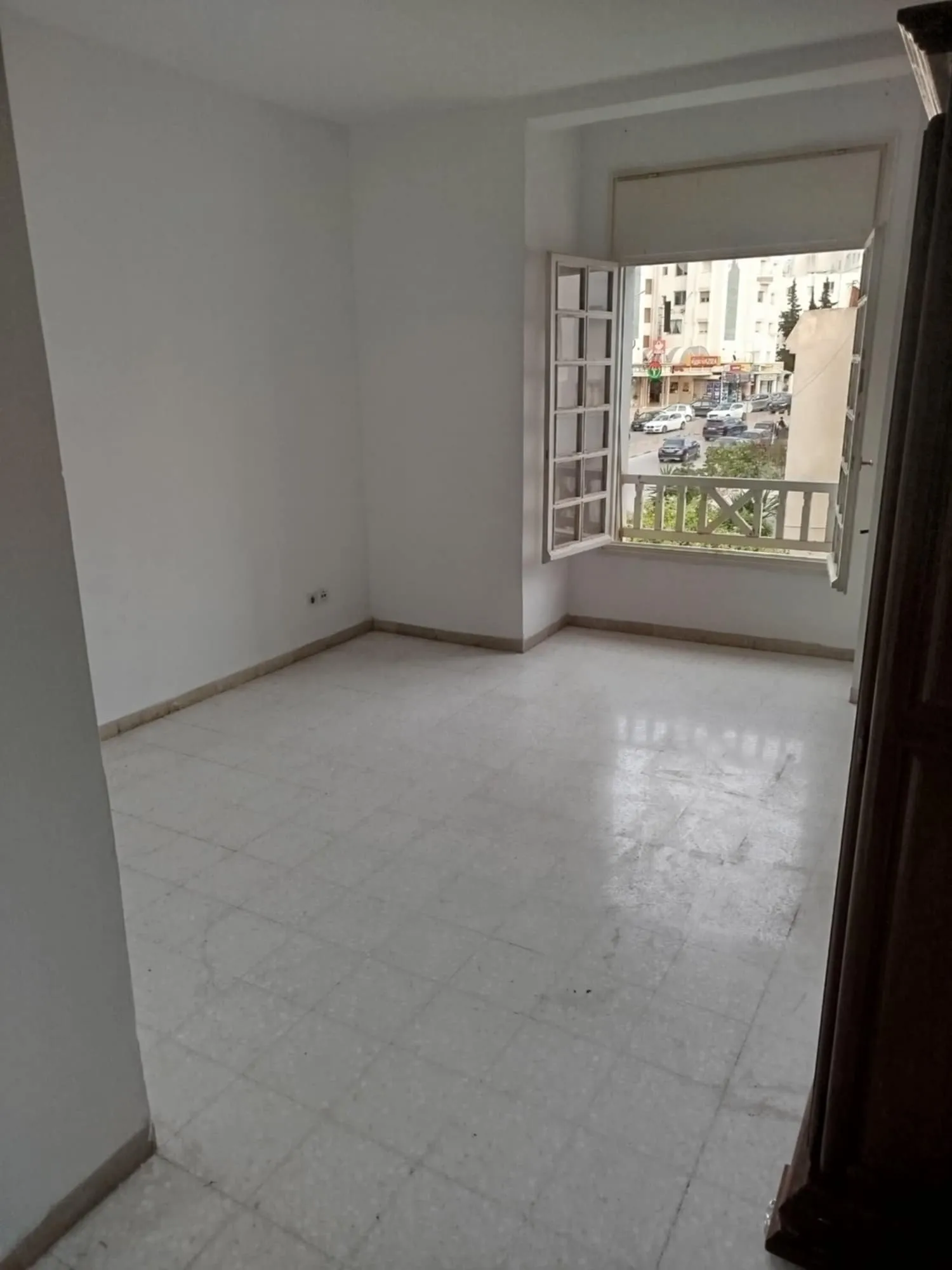 A vendre un appartement S+2 - Cité Ennasr 1