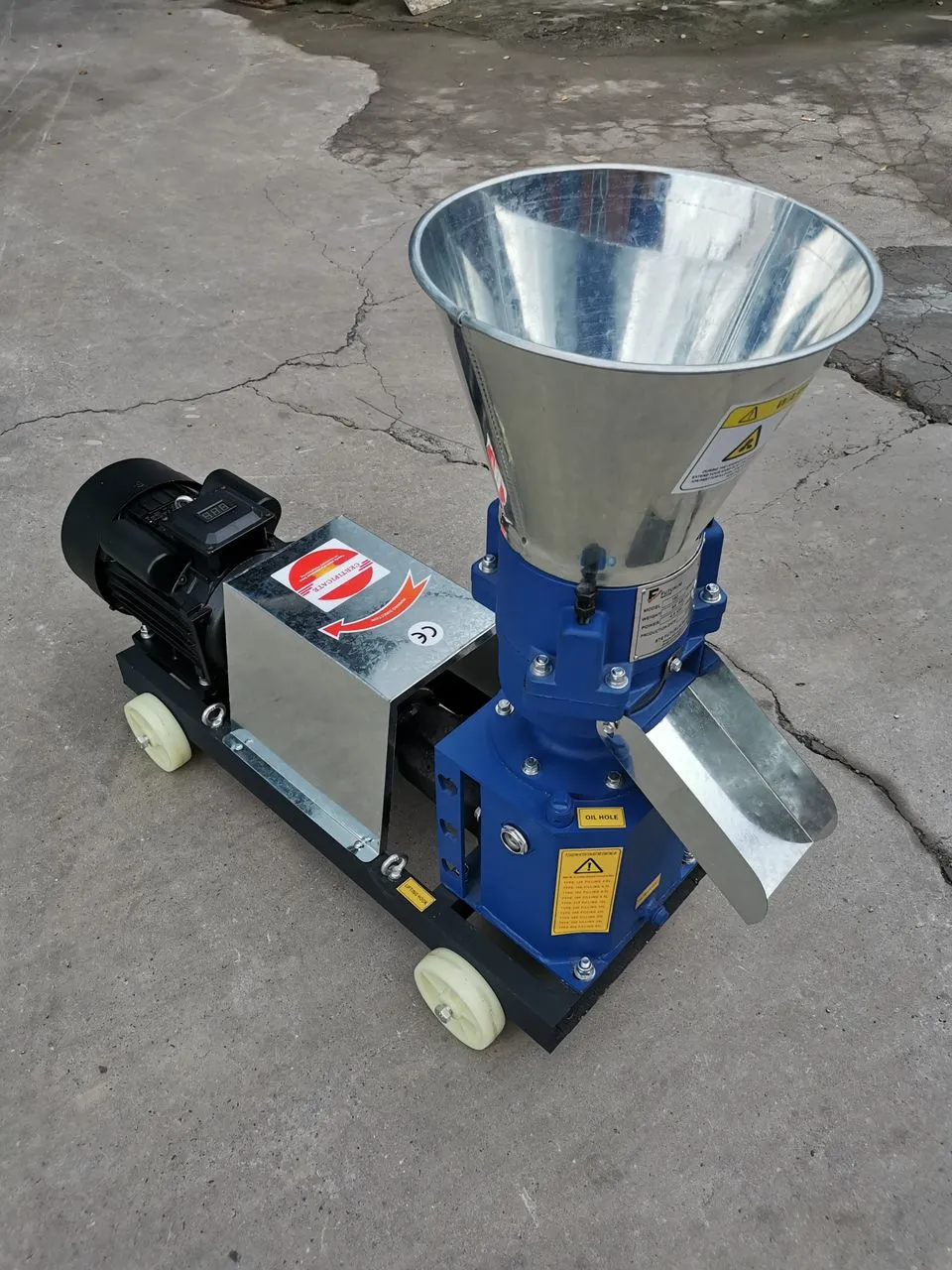 ماكينة إنتاج العلف المركب (علف بوشونات)