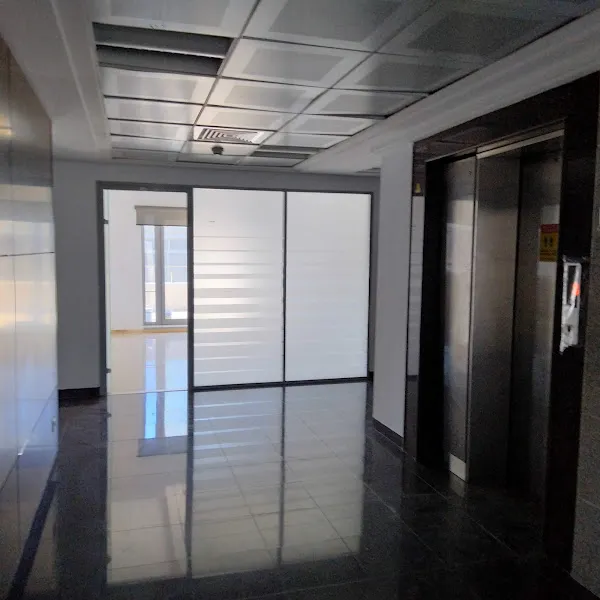 Super immeuble bureautique 4400 m² au lac 2