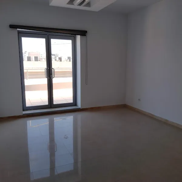 Super immeuble bureautique 4400 m² au lac 2