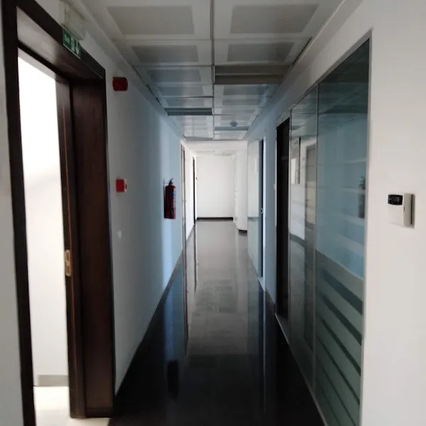 Super immeuble bureautique 4400 m² au lac 2