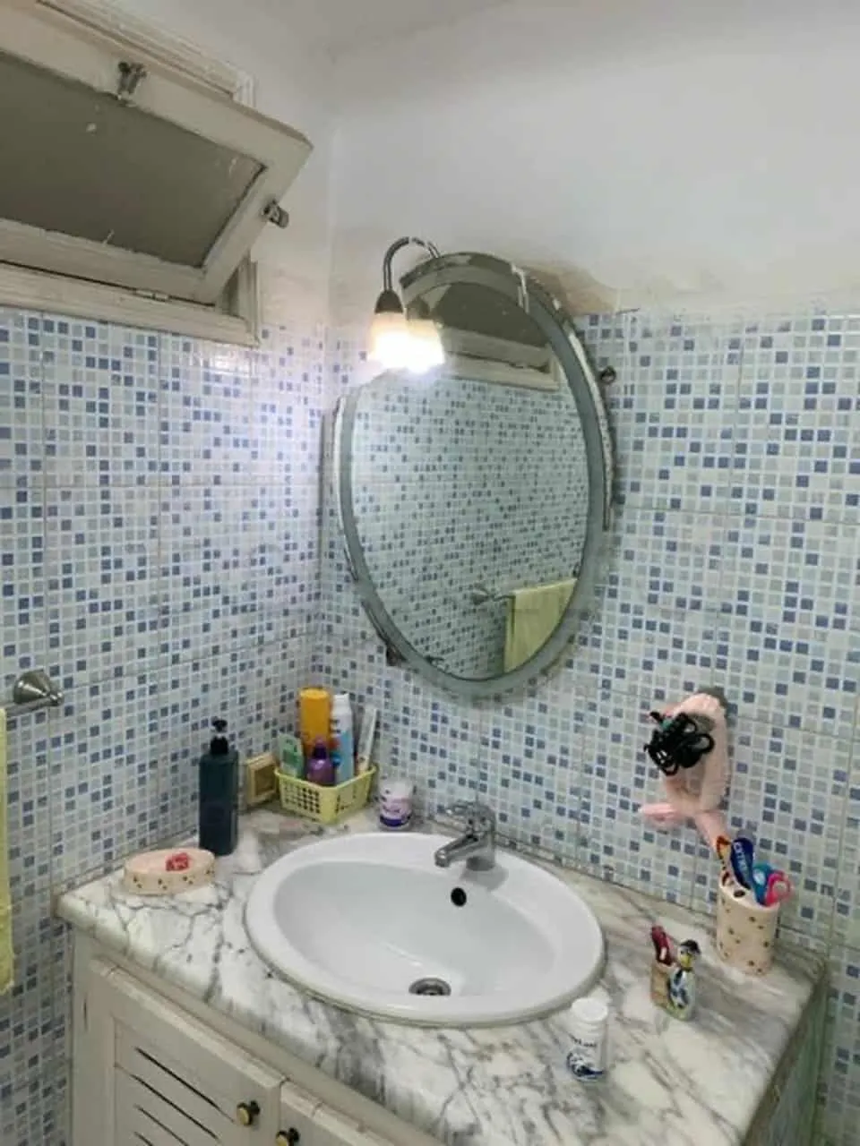 un studio s+0 meublé au 1er étage a louer situé a Bardo rue bayrouth