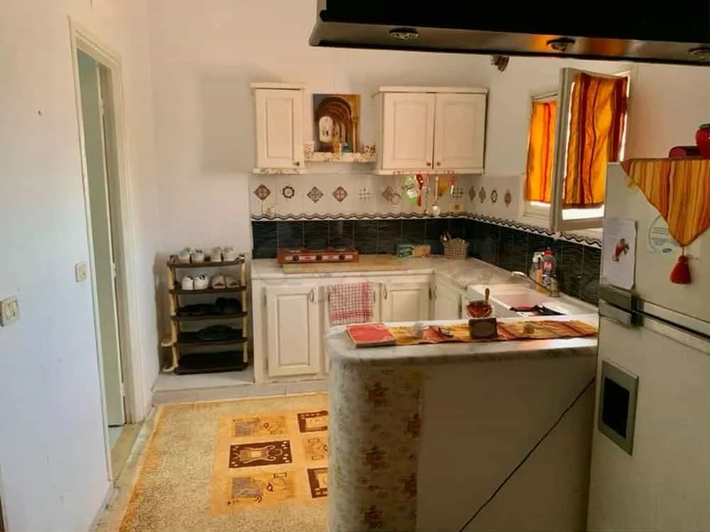 un studio s+0 meublé au 1er étage a louer situé a Bardo rue bayrouth
