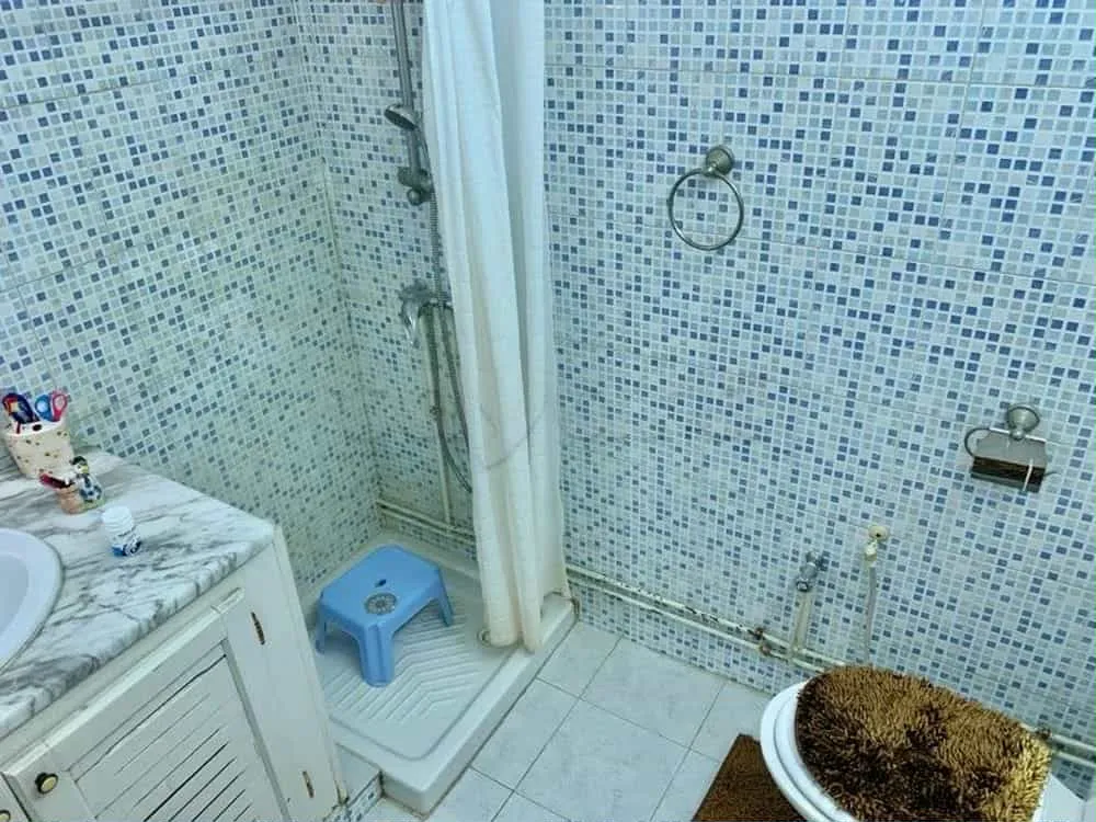 un studio s+0 meublé au 1er étage a louer situé a Bardo rue bayrouth