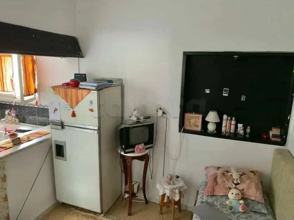 un studio s+0 meublé au 1er étage a louer situé a Bardo rue bayrouth