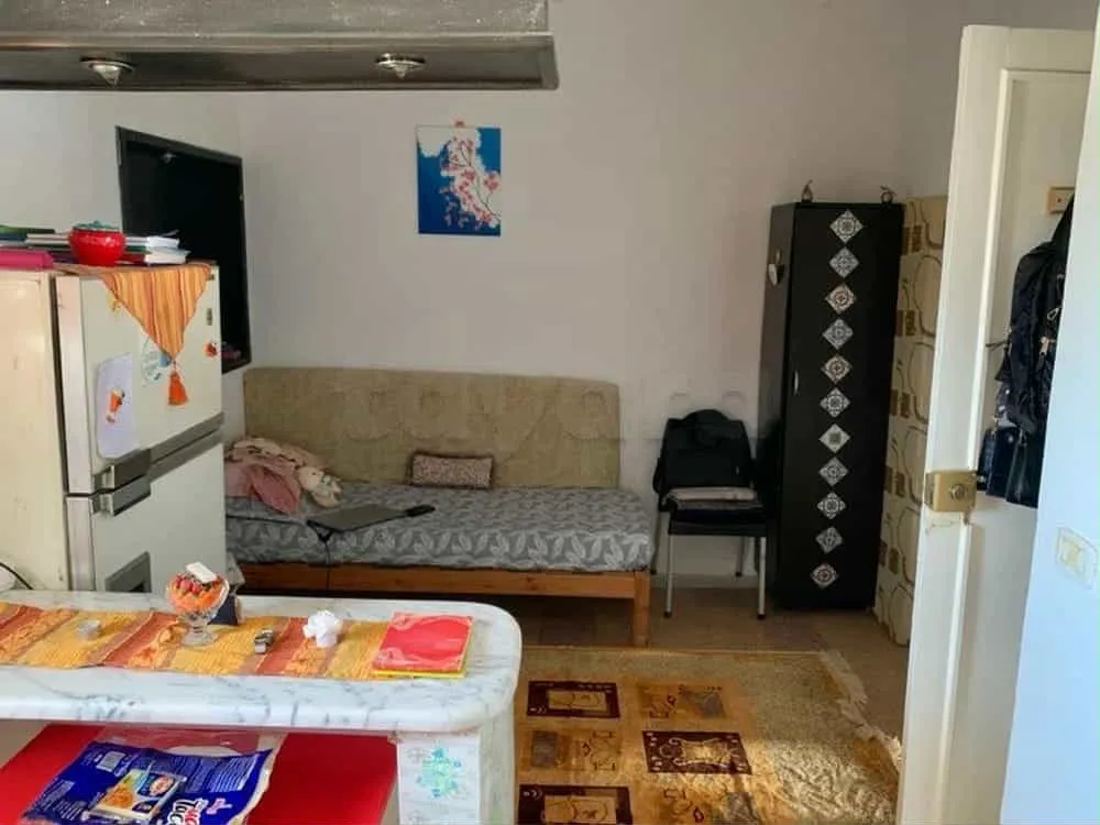 un studio s+0 meublé au 1er étage a louer situé a Bardo rue bayrouth