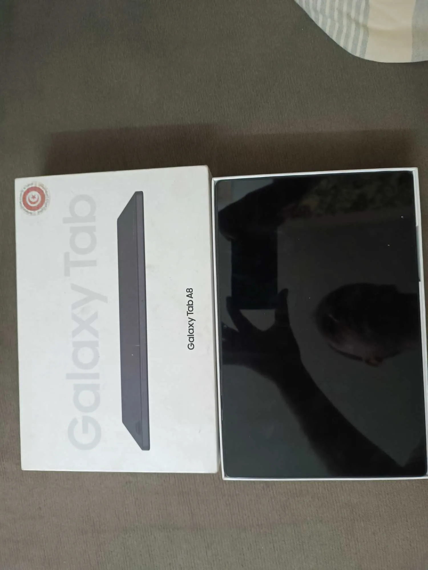 tablette samsung galaxy TAB A8 presque neuf avec paquet