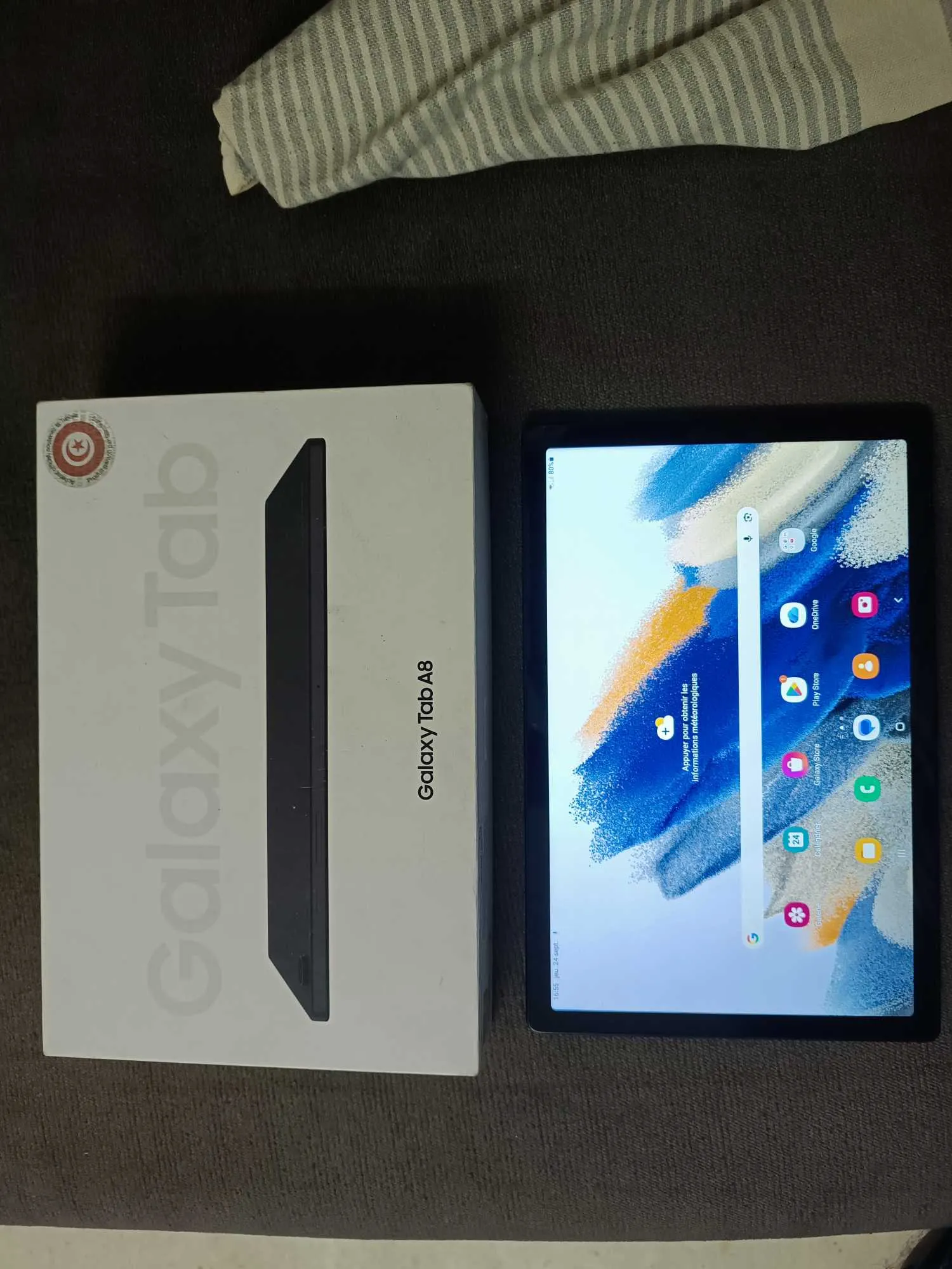 tablette samsung galaxy TAB A8 presque neuf avec paquet