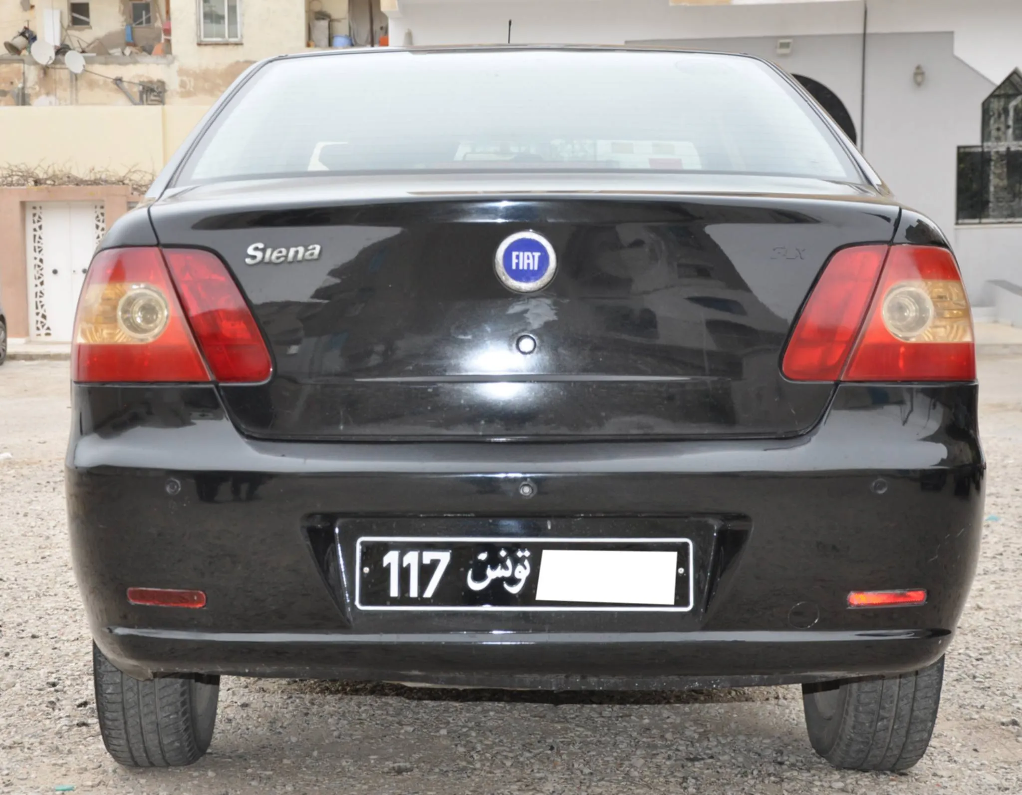  A vendre FIAT SIENA 2 en excellent état  ** Tel : 98.563.624  ** Prix 18.000 Dinar  