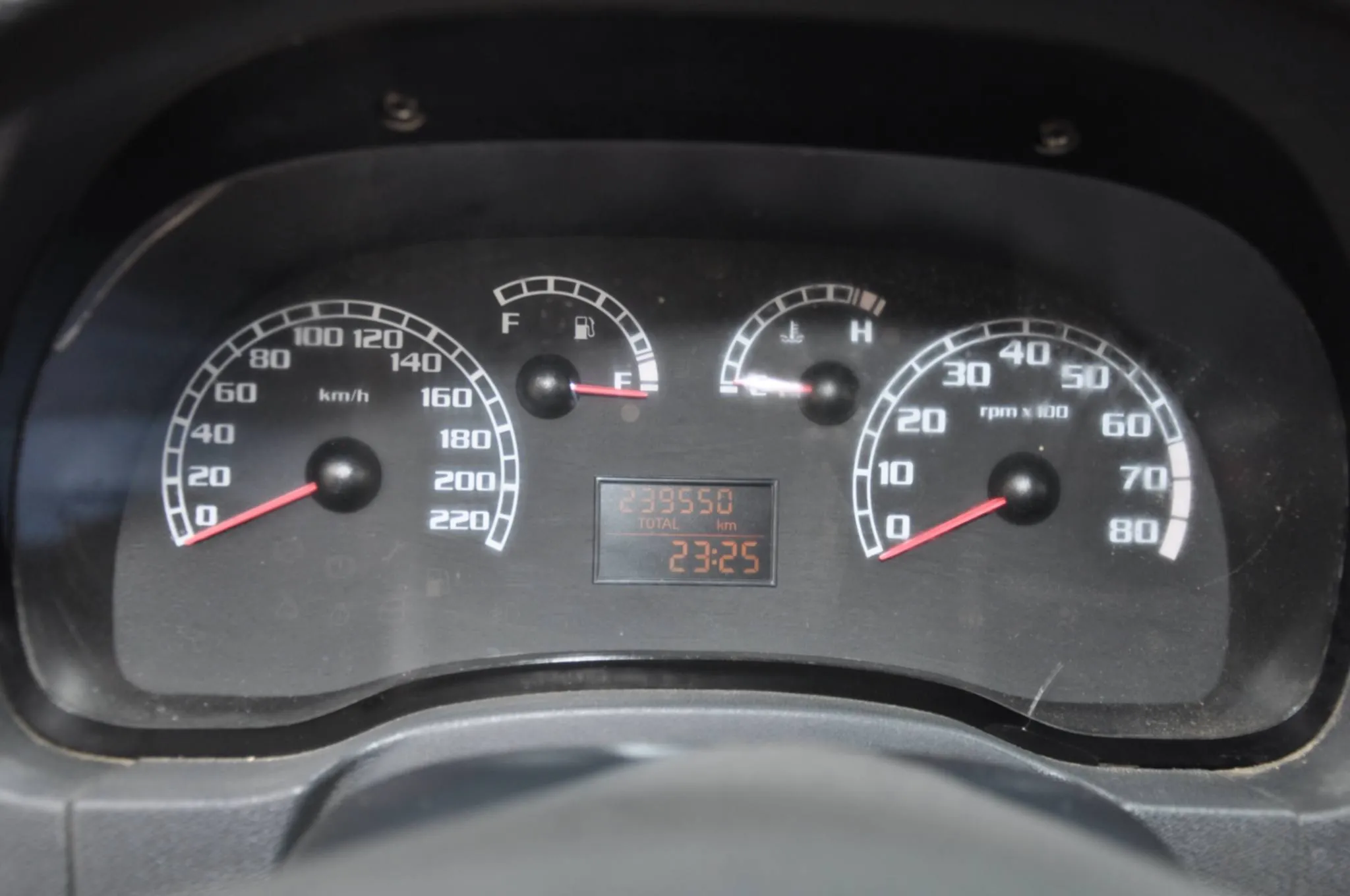  A vendre FIAT SIENA 2 en excellent état  ** Tel : 98.563.624  ** Prix 18.000 Dinar  