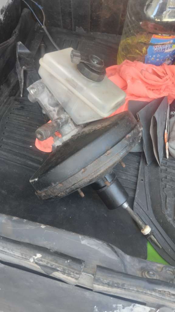 A vendre servo et mettre silander mte3 ford escort