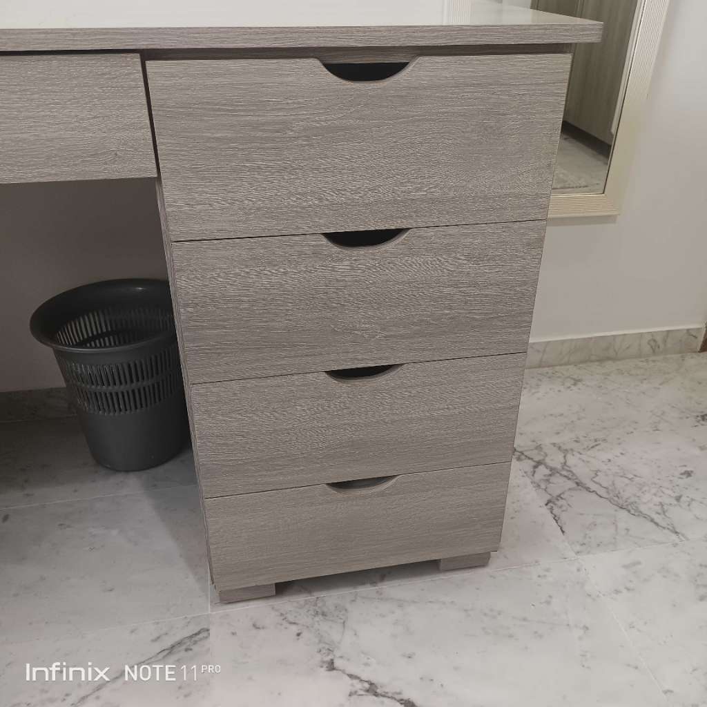 Bureau en état neuf