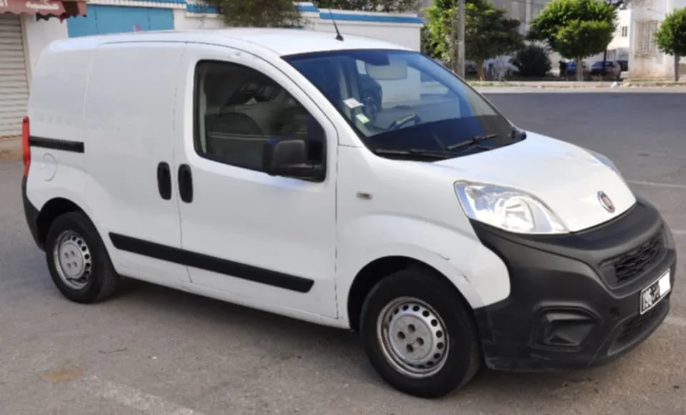 UNE TRÈS BELLE  FIAT FIORINO TEL: 97.179.768 Prix 24.300