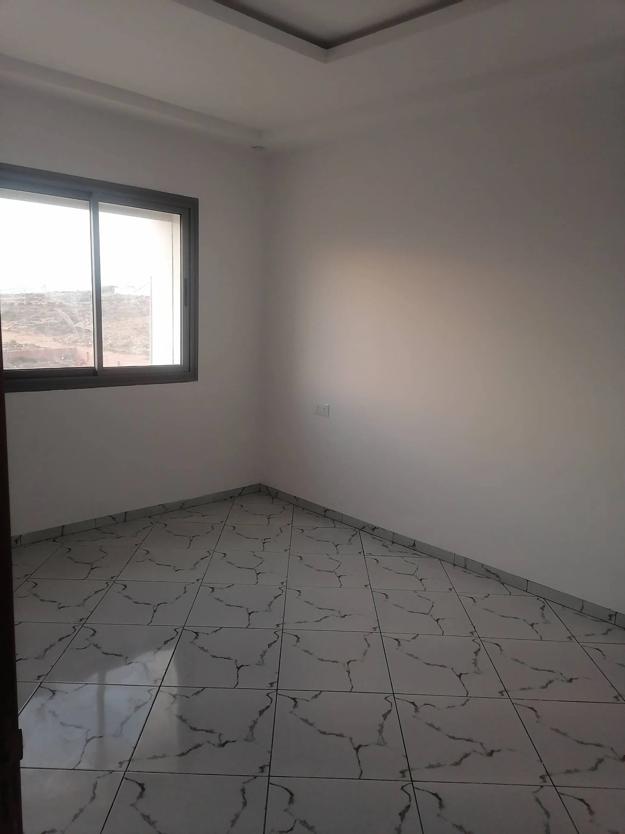 فرصة استثمار شقق حديثة البناء في الهوارية قريبة للبحر و جميع المرافق