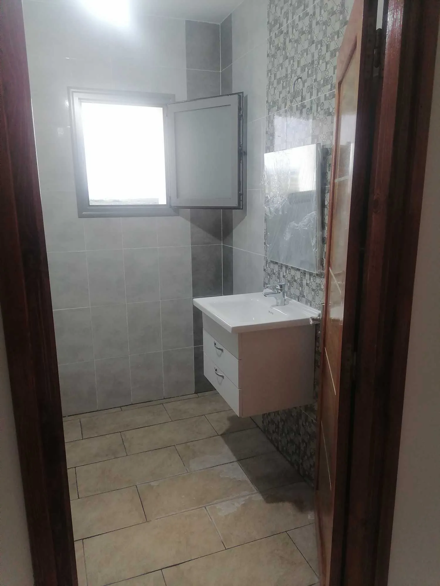 فرصة استثمار شقق حديثة البناء في الهوارية قريبة للبحر و جميع المرافق