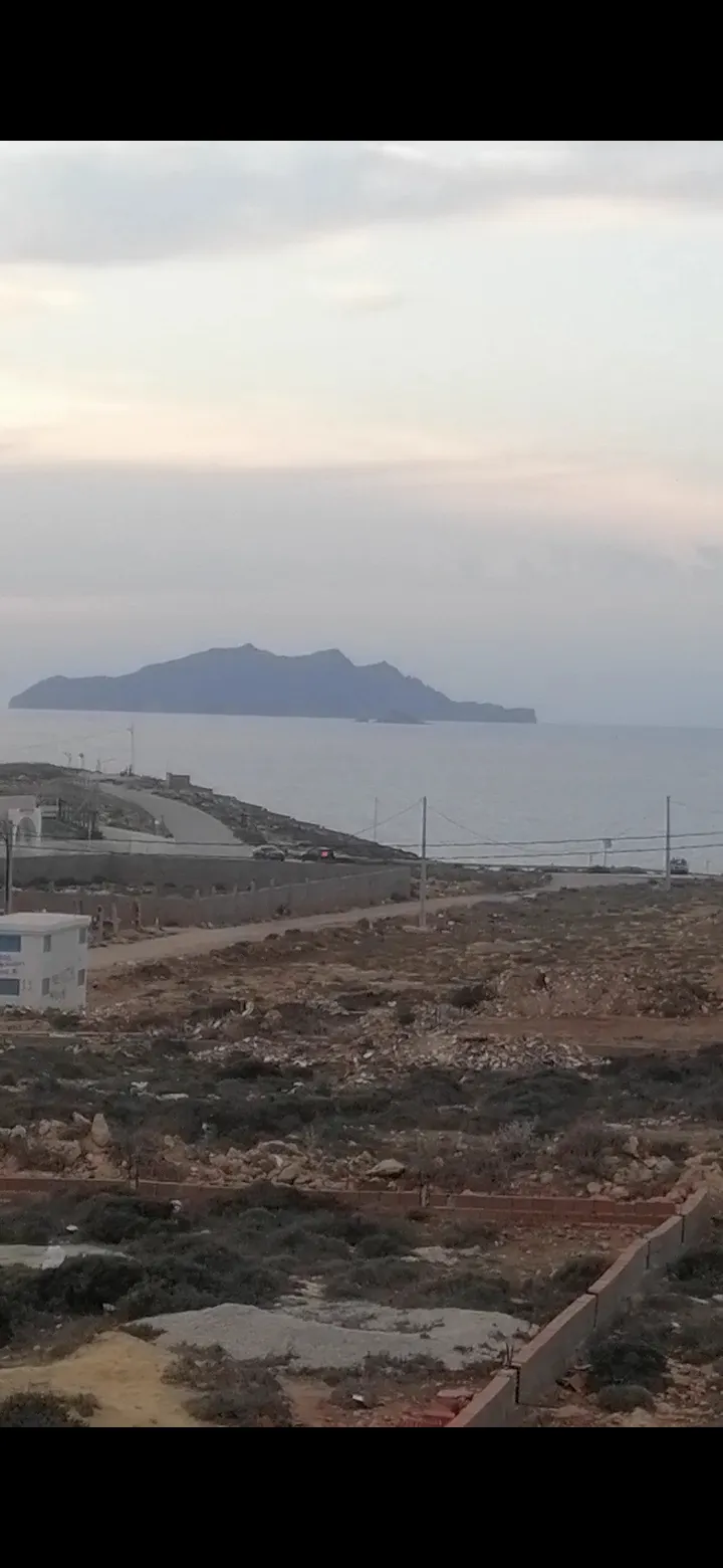 فرصة استثمار شقق حديثة البناء في الهوارية قريبة للبحر و جميع المرافق