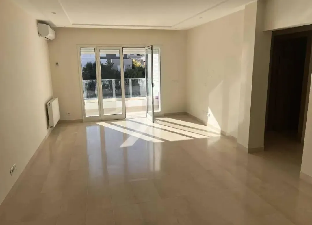 Location S2 vide à Chotrana 1