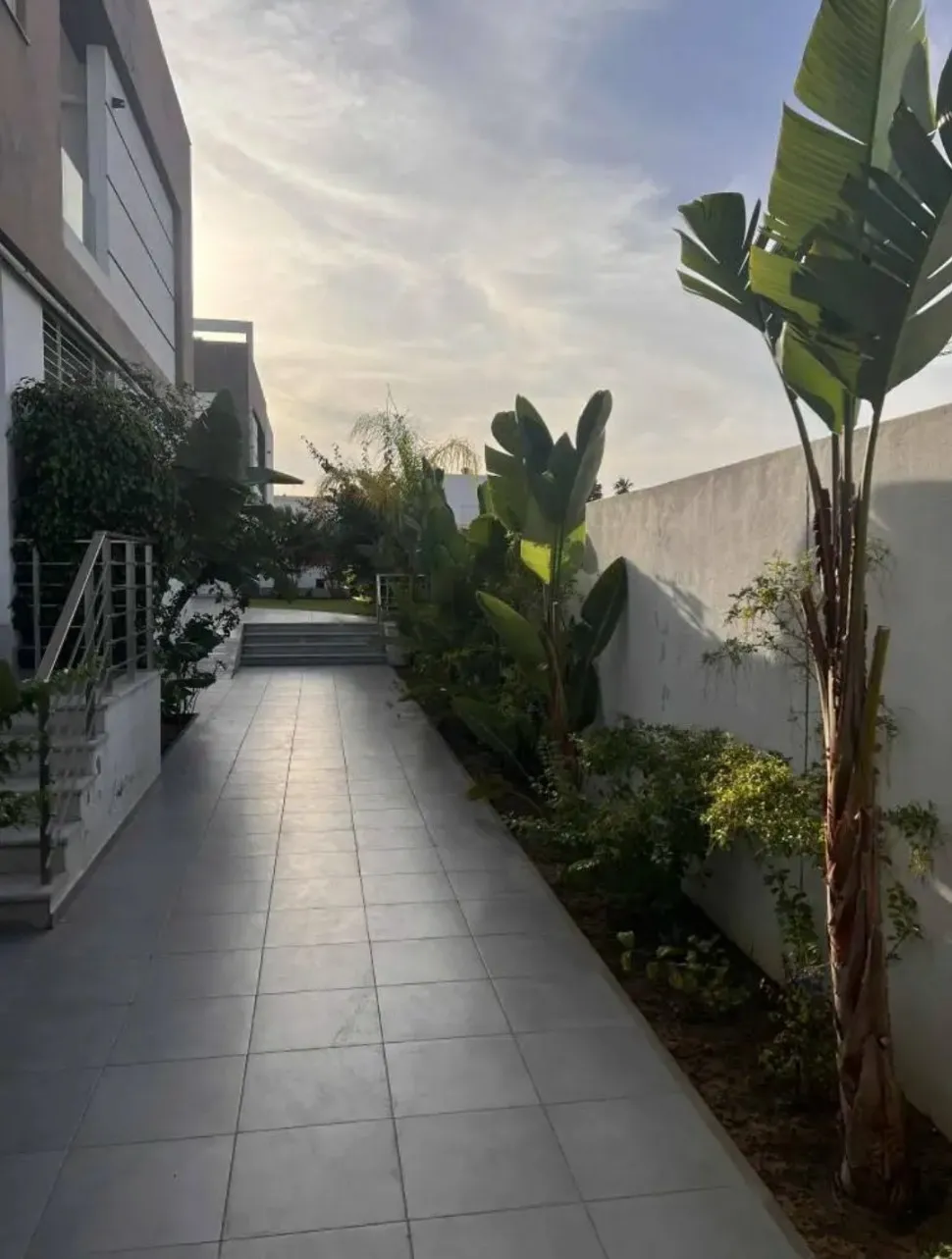 Location S2 vide à Chotrana 1