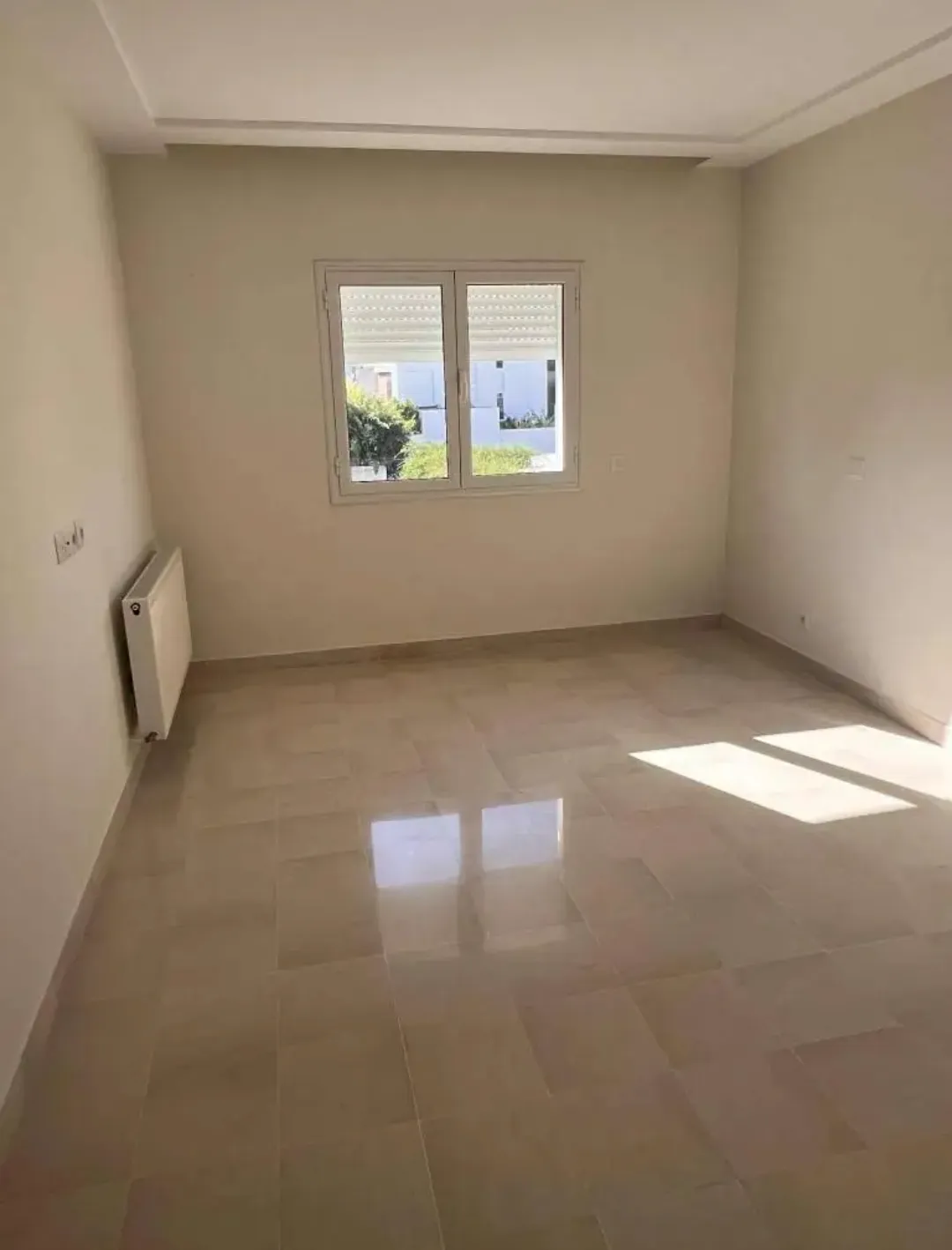 Location S2 vide à Chotrana 1