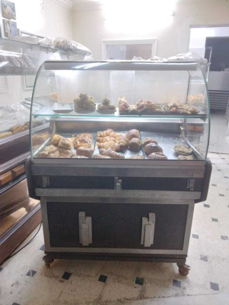 Vitrines et comptoirs pour pâtisserie 