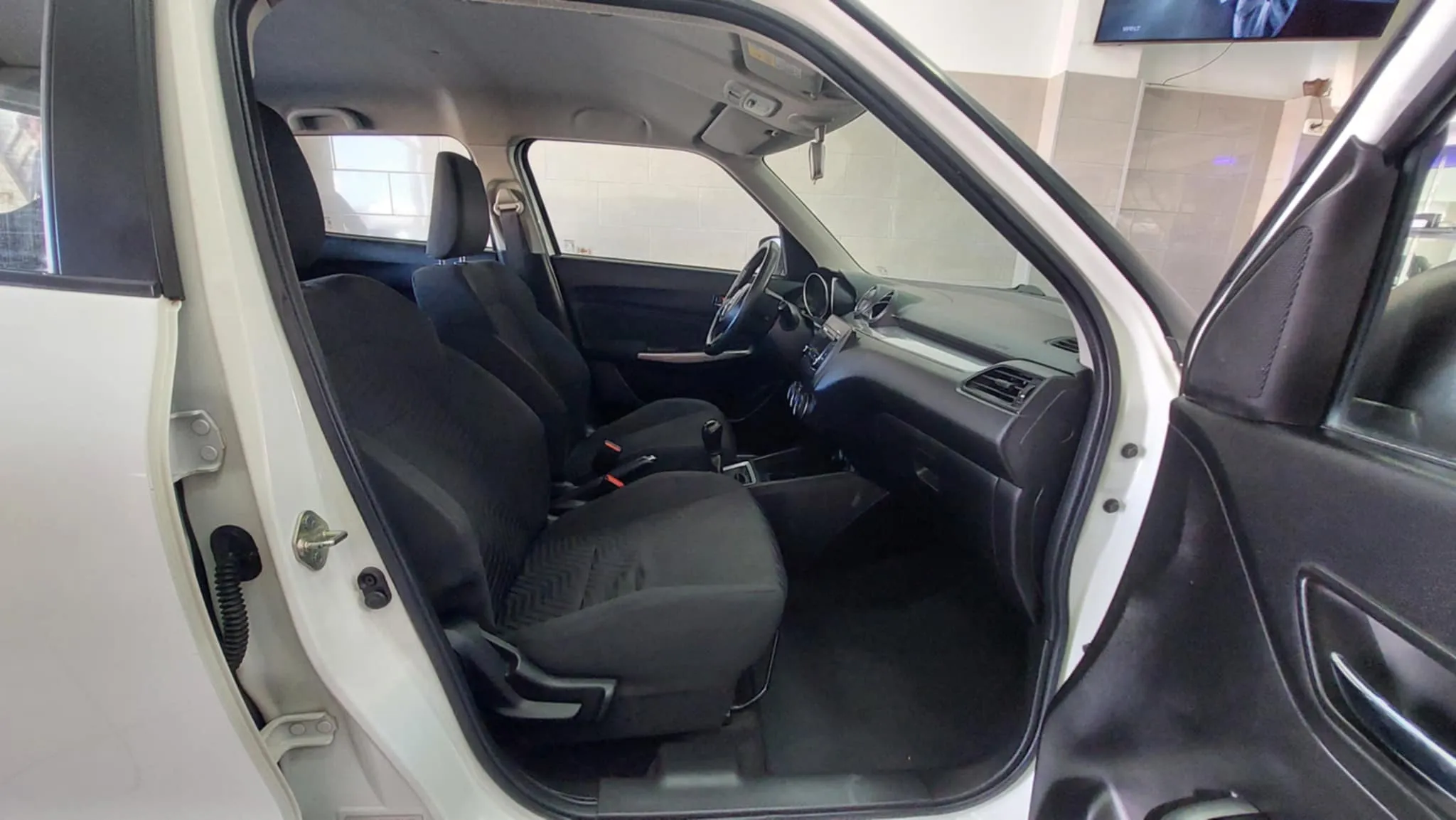 Suzuki Swift - Km 69 mille - Tel 98479647 - 21140009