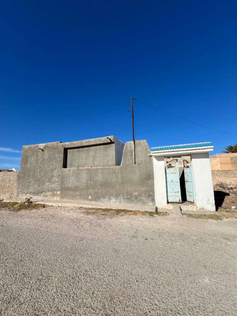 Maison à vendre dans le Hamada " entre la ville de Chebba et la ville de Melloulche