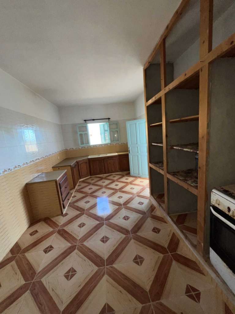 Maison à vendre dans le Hamada " entre la ville de Chebba et la ville de Melloulche